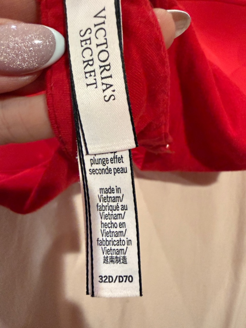 Victoria’s Secret Everyday Smooth Red T-Shirt Push-Up Plunge Bra Size 32D - Picture 6 of 6
